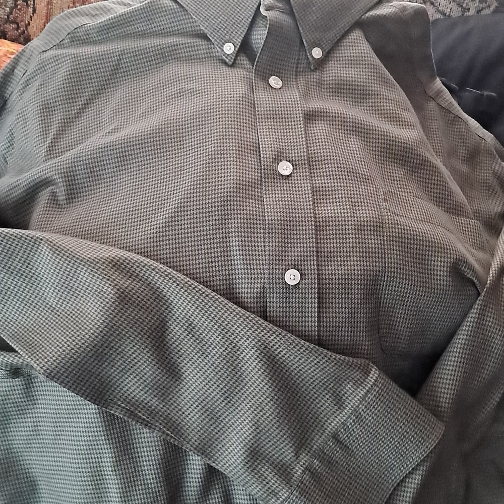 Bundle Of 4 Dress Shirts - Picture 11 of 12